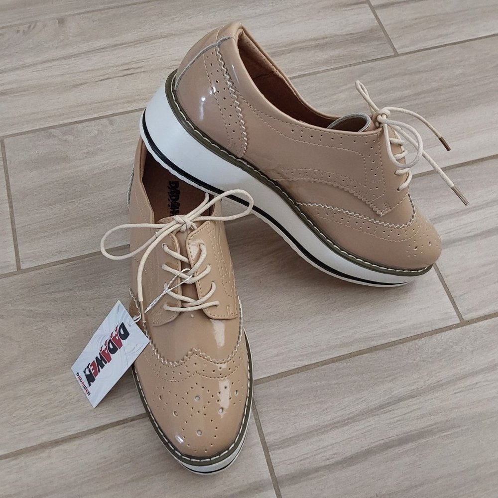 Dadawen NWT Beige Patent Wingtip Oxford. Size 40 ( 8.5 US )
